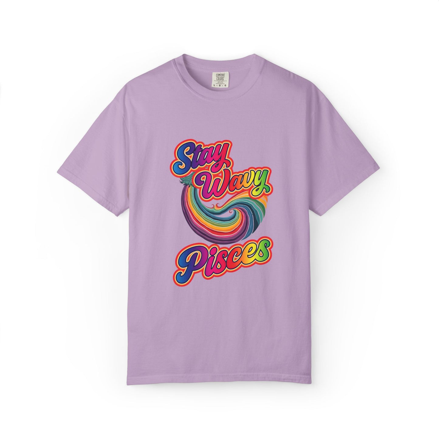 Stay Wavy Pisces – Retro Rainbow Vibes Zodiac Tee