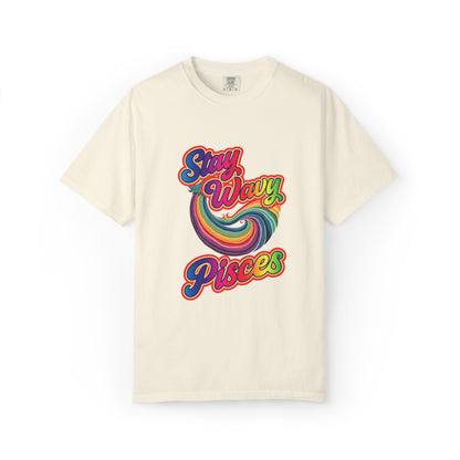 Stay Wavy Pisces – Retro Rainbow Vibes Zodiac Tee