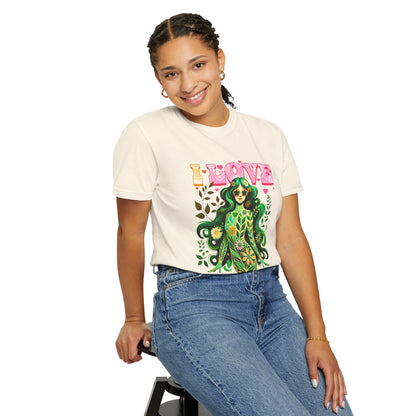 I Love Being Me Tee – Self-Love Groovy Nature Shirt