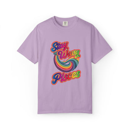 Stay Wavy Pisces – Retro Rainbow Vibes Zodiac Tee
