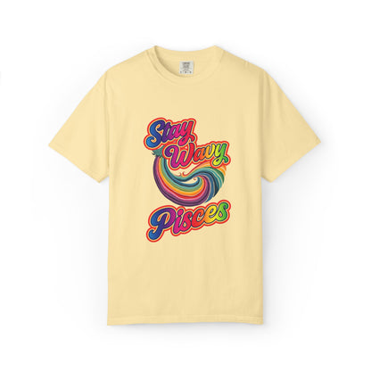 Stay Wavy Pisces – Retro Rainbow Vibes Zodiac Tee