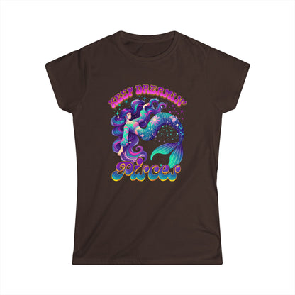 Keep Dreamin’ Pisces Women’s Softstyle Tee – Empowering Retro Zodiac Shirt