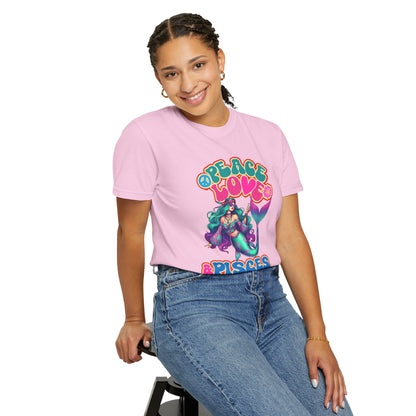 Peace Love & Pisces – Groovy Mermaid Retro Zodiac Tee