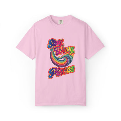 Stay Wavy Pisces – Retro Rainbow Vibes Zodiac Tee