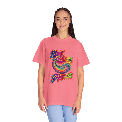 Stay Wavy Pisces – Retro Rainbow Vibes Zodiac Tee