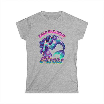 Keep Dreamin’ Pisces Women’s Softstyle Tee – Empowering Retro Zodiac Shirt